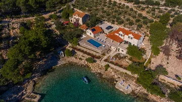 Seafront Villa Retreat with Pool, Milna