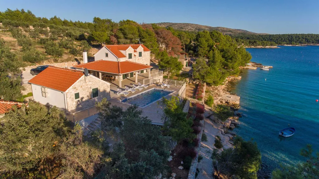 Seafront Villa Retreat with Pool, Milna