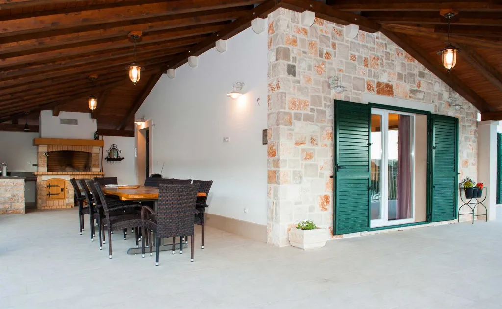 Seafront Villa Retreat with Pool, Milna