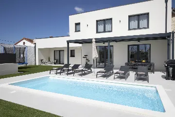 Modern Villa with Pool in Marčana