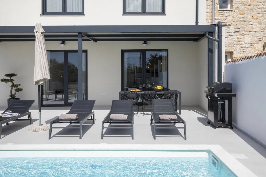 Modern Villa with Pool in Marčana