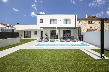 Modern Villa with Pool in Marčana