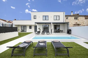 Modern Villa with Pool in Marčana