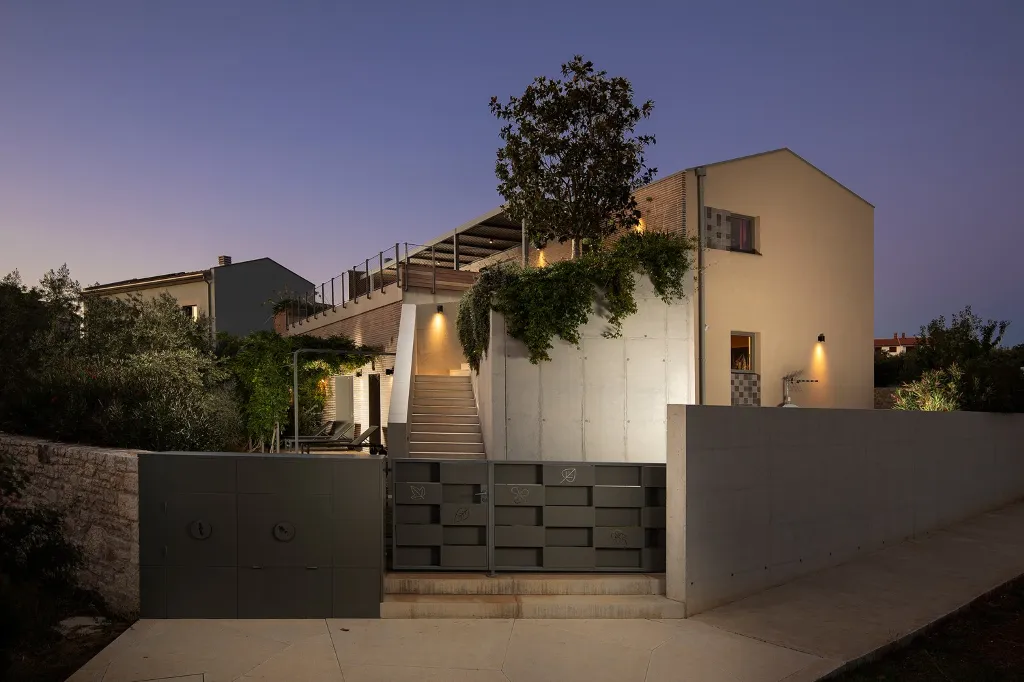Modern Family Villa with Heated Pool, Fažana