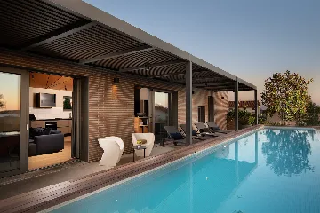 Modern Family Villa with Heated Pool, Fažana