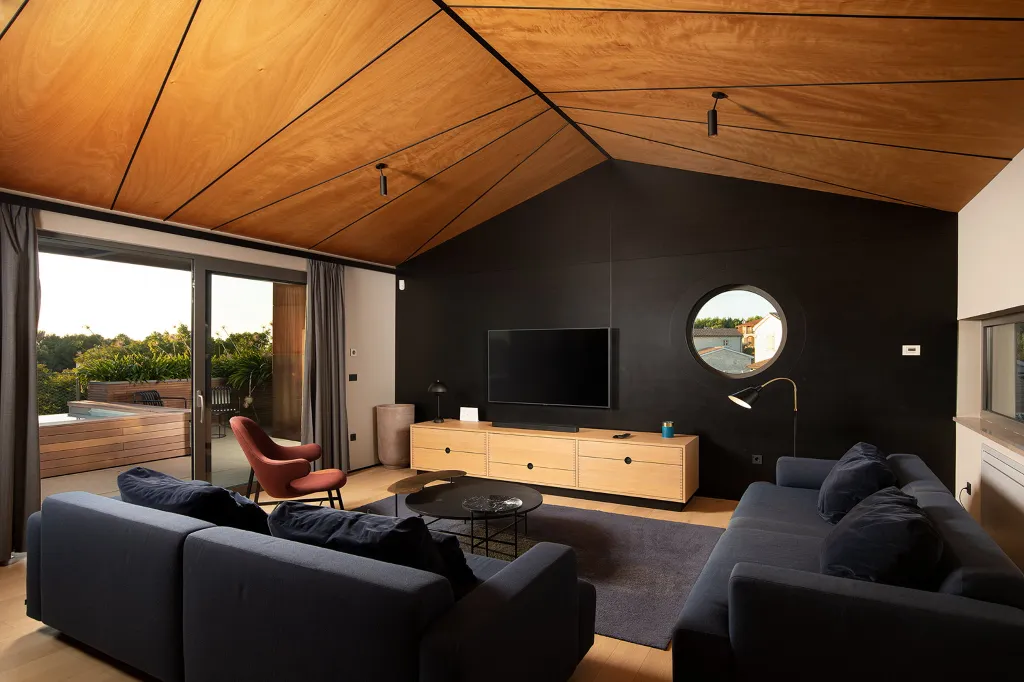 Modern Family Villa with Heated Pool, Fažana