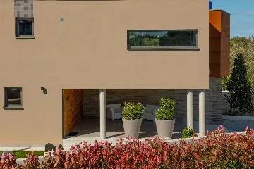 Modern Family Villa with Heated Pool, Fažana