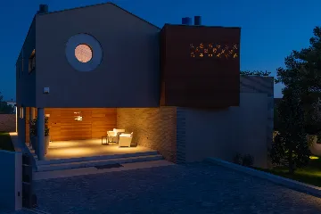 Modern Family Villa with Heated Pool, Fažana