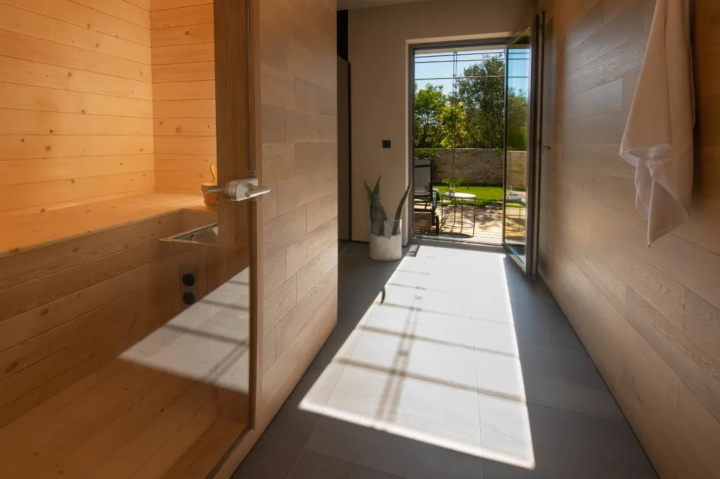 Modern Family Villa with Heated Pool, Fažana