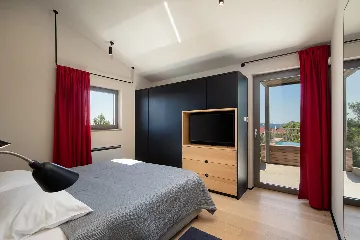 Modern Family Villa with Heated Pool, Fažana