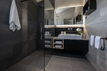 Modern Family Villa with Heated Pool, Fažana