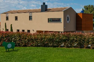 Modern Family Villa with Heated Pool, Fažana