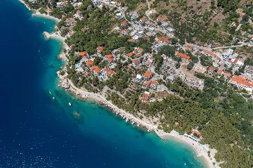 Modern Three-Bedroom Villa with Pool in Brela