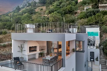 Modern Three-Bedroom Villa with Pool in Brela