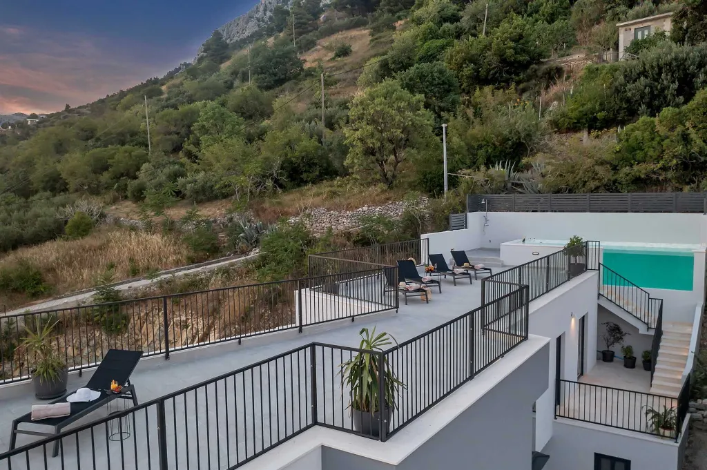 Modern Three-Bedroom Villa with Pool in Brela