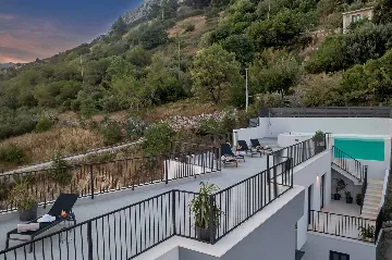 Modern Three-Bedroom Villa with Pool in Brela