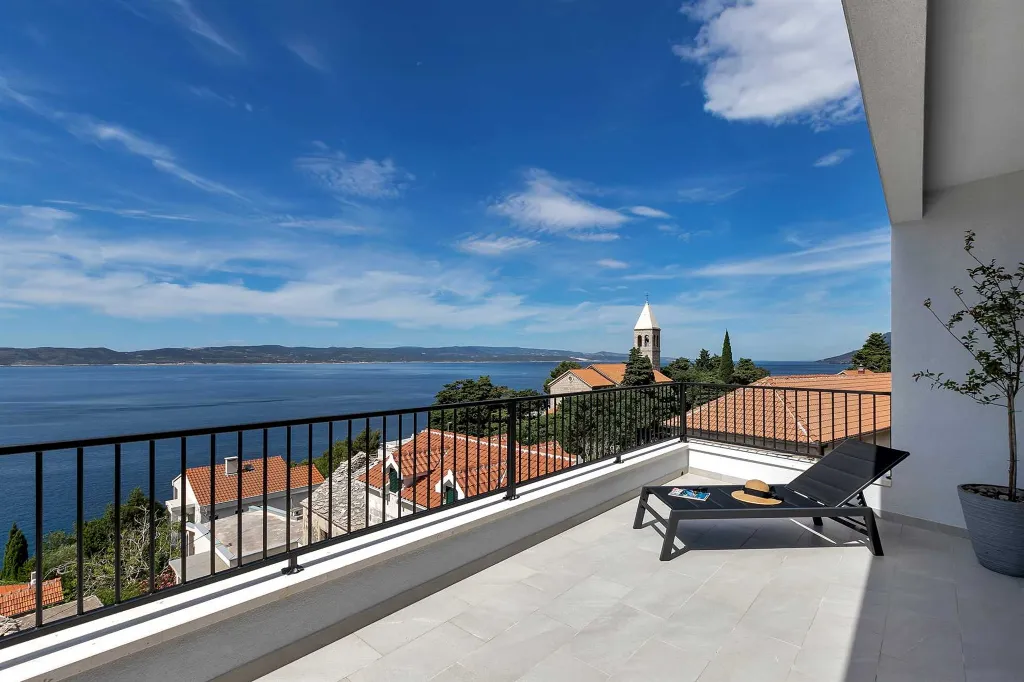 Modern Three-Bedroom Villa with Pool in Brela