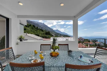 Modern Three-Bedroom Villa with Pool in Brela