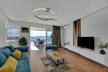 Modern Three-Bedroom Villa with Pool in Brela