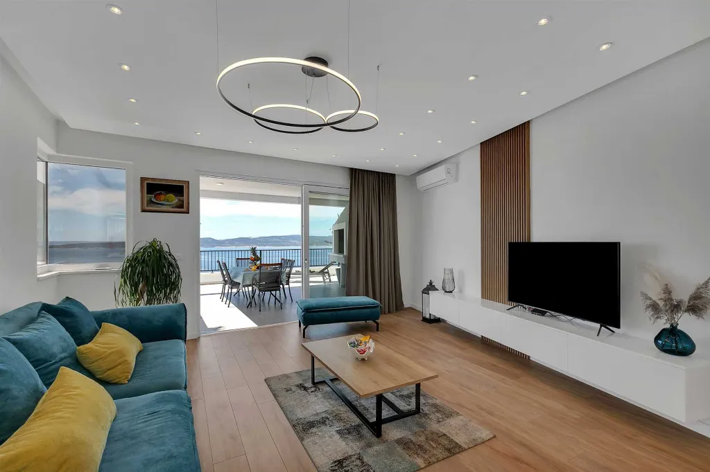 Modern Three-Bedroom Villa with Pool in Brela