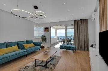 Modern Three-Bedroom Villa with Pool in Brela