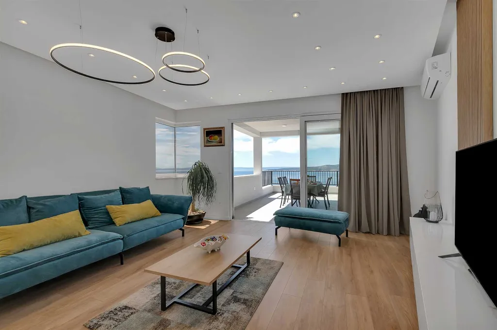 Modern Three-Bedroom Villa with Pool in Brela