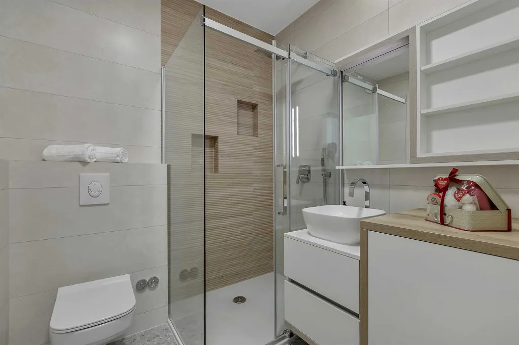 Modern Three-Bedroom Villa with Pool in Brela