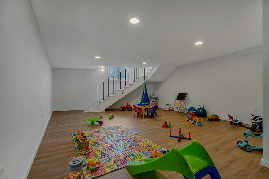 Modern Three-Bedroom Villa with Pool in Brela
