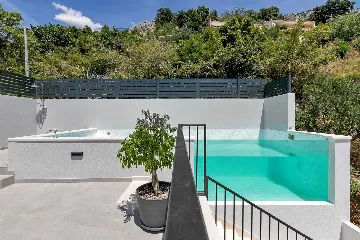 Modern Three-Bedroom Villa with Pool in Brela