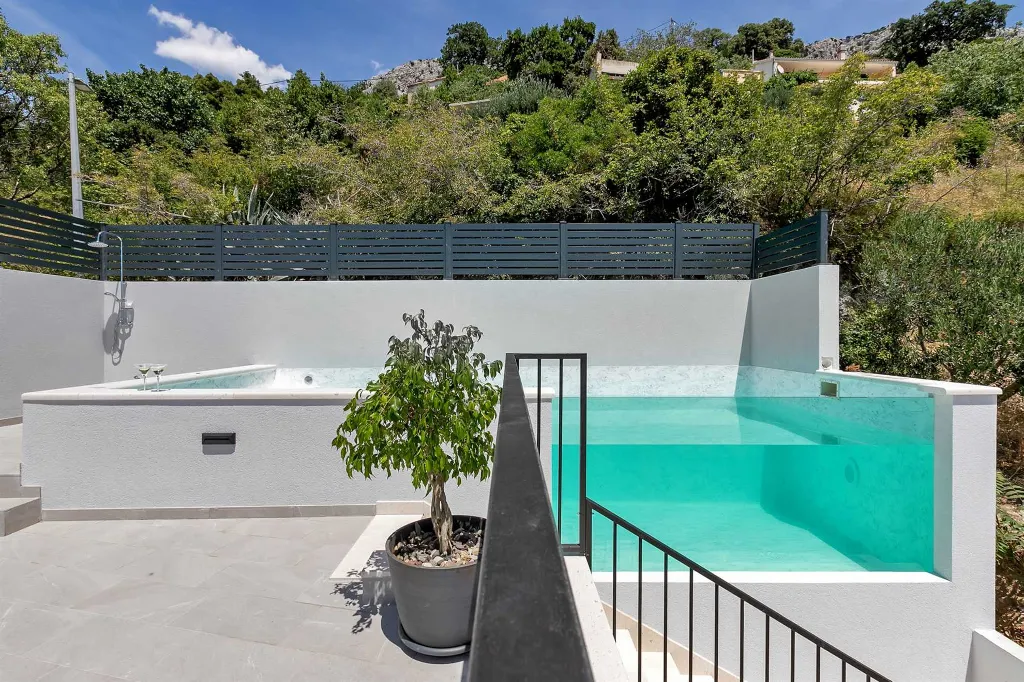 Modern Three-Bedroom Villa with Pool in Brela