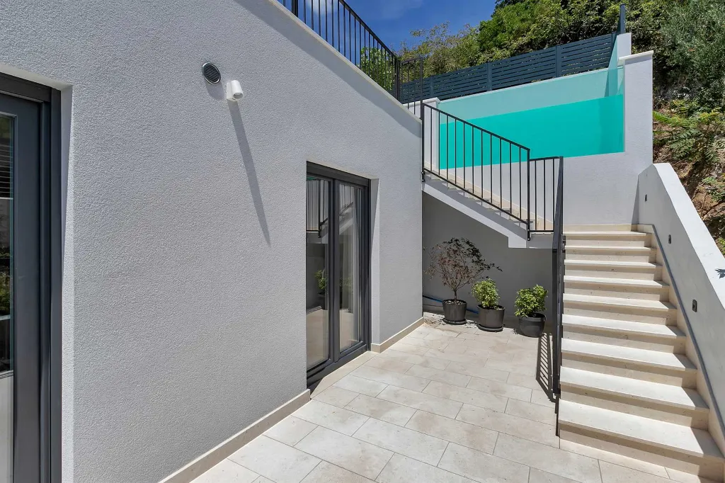 Modern Three-Bedroom Villa with Pool in Brela