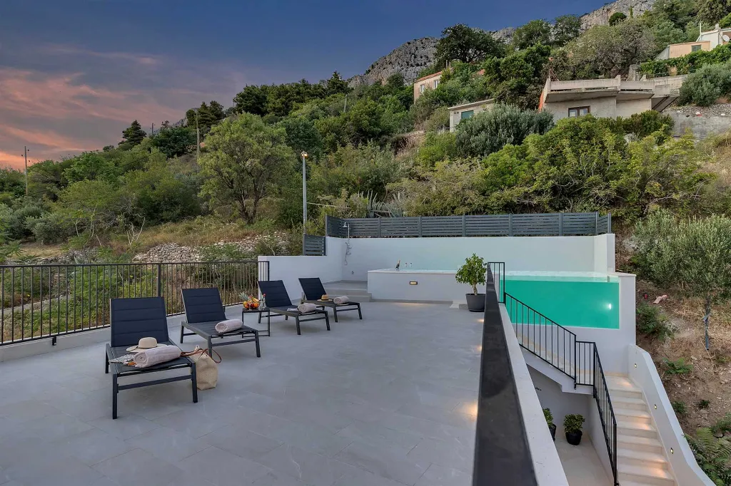 Modern Three-Bedroom Villa with Pool in Brela