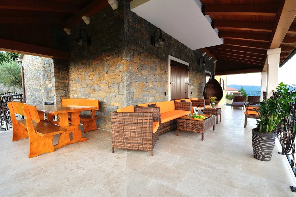 Spacious Villa Retreat with Pool in Buzet