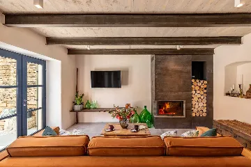 Spacious 4-Bedroom Villa with Pool in Golaš, Istria