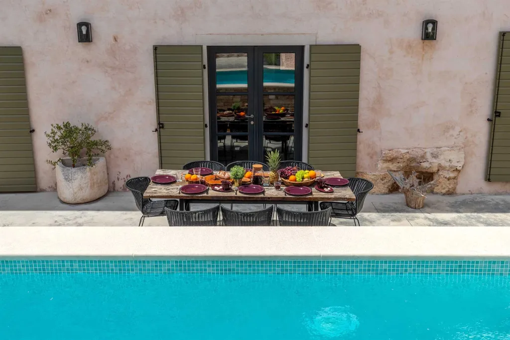 Spacious 4-Bedroom Villa with Pool in Golaš, Istria