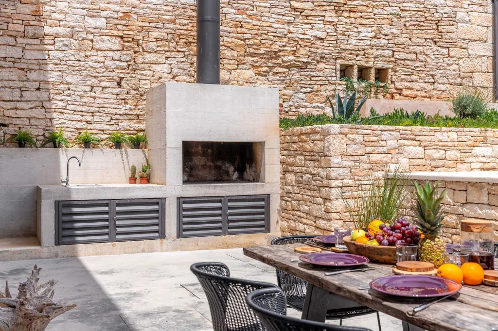 Spacious 4-Bedroom Villa with Pool in Golaš, Istria