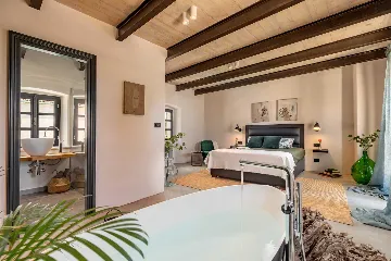 Spacious 4-Bedroom Villa with Pool in Golaš, Istria