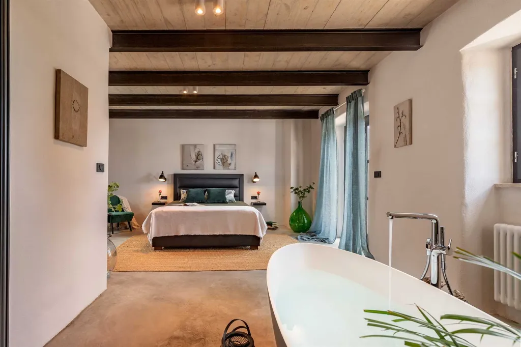 Spacious 4-Bedroom Villa with Pool in Golaš, Istria
