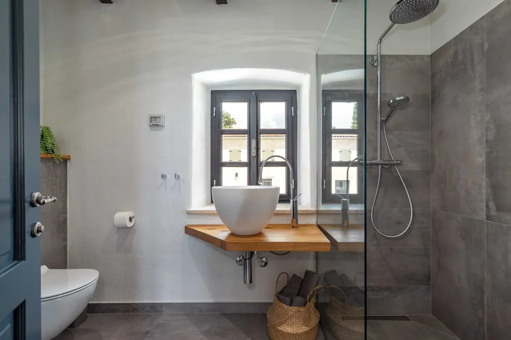 Spacious 4-Bedroom Villa with Pool in Golaš, Istria