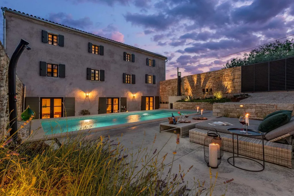 Spacious 4-Bedroom Villa with Pool in Golaš, Istria