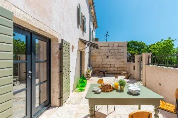Spacious 4-Bedroom Villa with Pool in Golaš, Istria