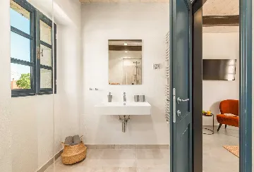 Spacious 4-Bedroom Villa with Pool in Golaš, Istria