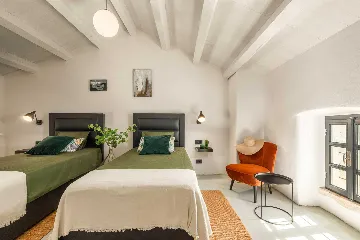 Spacious 4-Bedroom Villa with Pool in Golaš, Istria