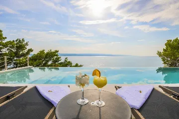 Seaview Grand Villa with Pool in Brela