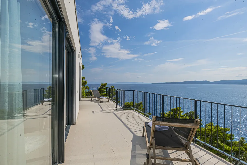Seaview Grand Villa with Pool in Brela