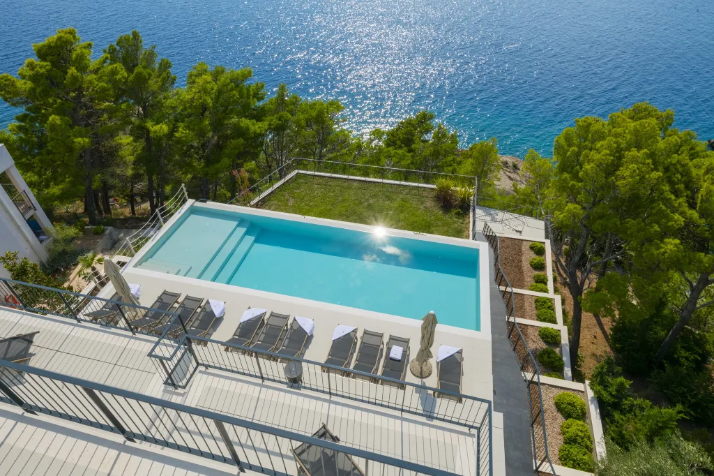 Seaview Grand Villa with Pool in Brela