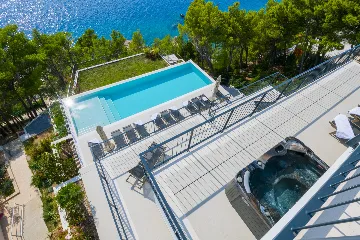 Seaview Grand Villa with Pool in Brela