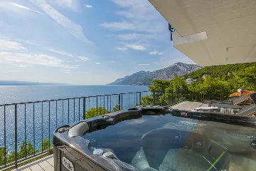 Seaview Grand Villa with Pool in Brela