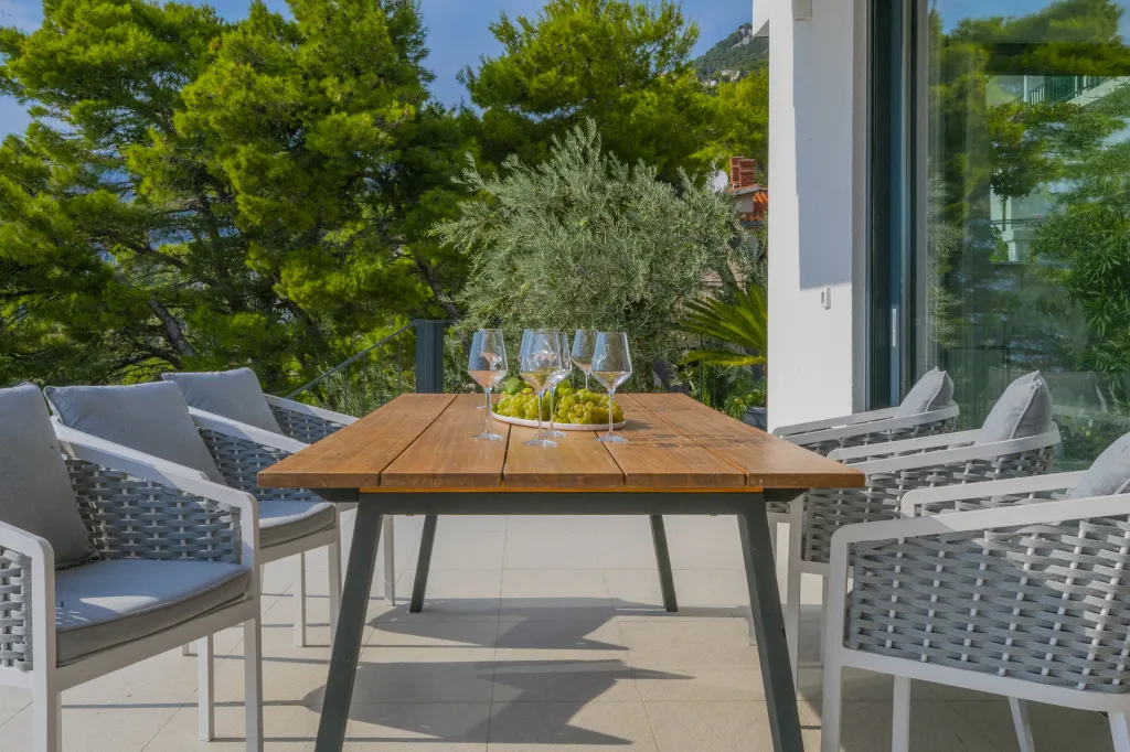 Seaview Grand Villa with Pool in Brela