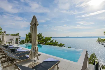 Seaview Grand Villa with Pool in Brela